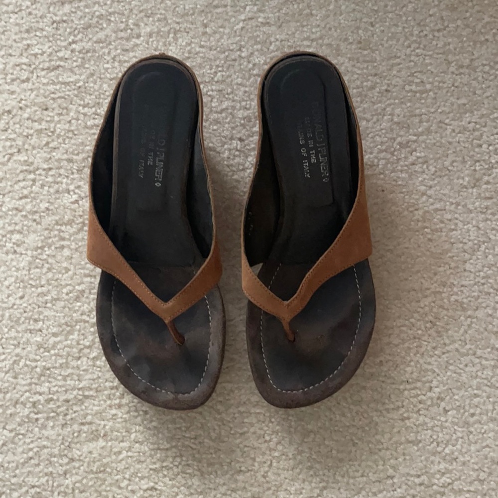 Donald Pliner nubuck platform flip flops